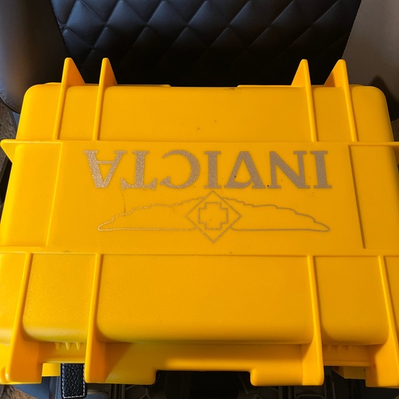 5 Invicta watches with 8 slot dive case - Picture 2 of 3